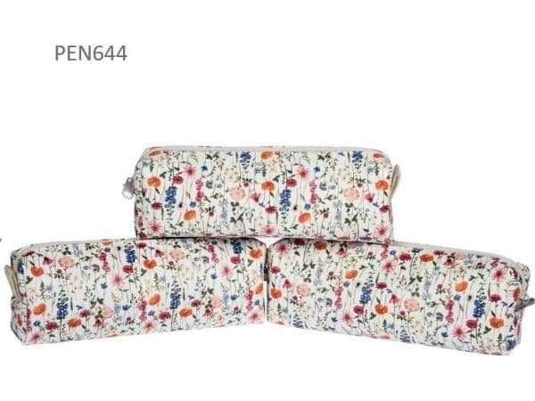 Pennal med ett rom meadow