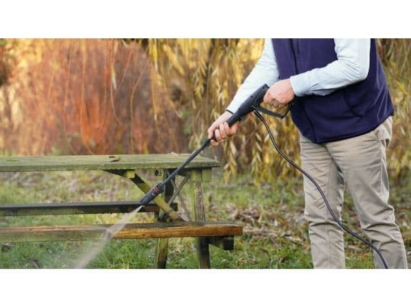 Bosch batteridriven högtryckstvätt UNI 36V-100 4Ah