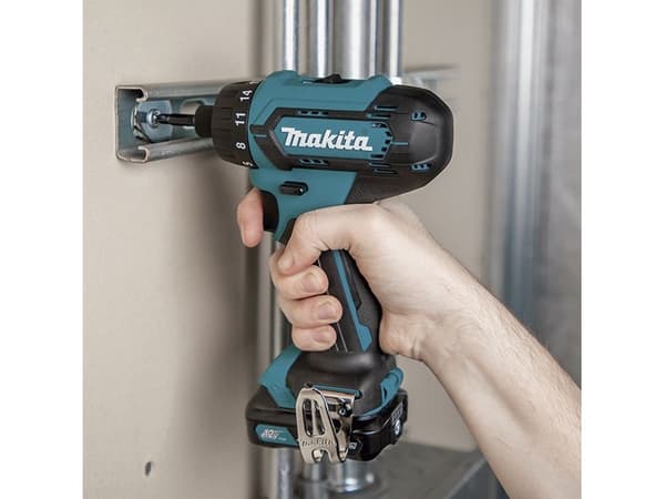 Makita DF033DSAE