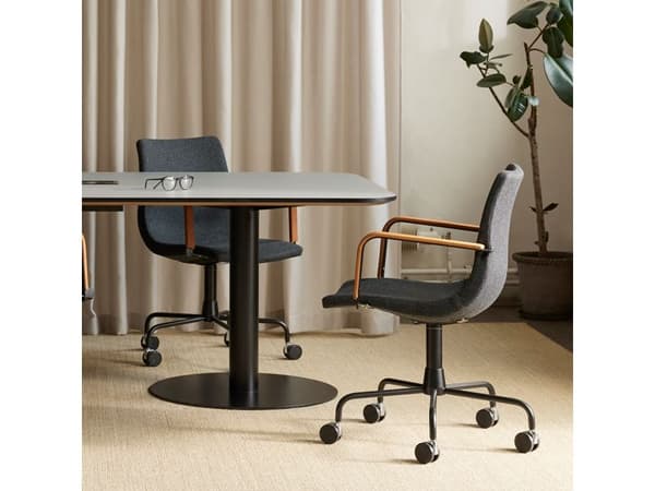 Stol Colt 10013 vridbart underrede, svart textil, svart stativ