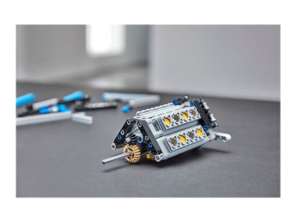 LEGO Technic 42083 Bugatti Chiron