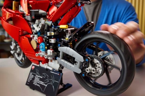 LEGO Technic 42202 Ducati Panigale V4 S ‑moottoripyörä