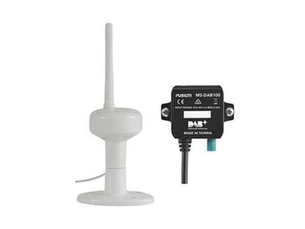 Fusion DAB+ -moduuli ja antenni