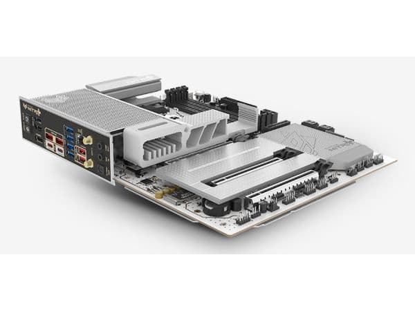 SAPPHIRE NITRO+ X870EA Phantomlink Polar