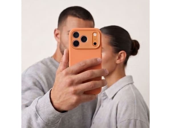 Tech-Protect Uniq MagSafe CC case for iPhone 18 Pro / 17 Pro - orange