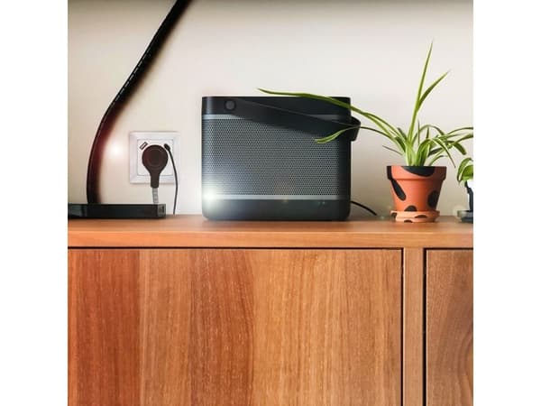 Seinäpistorasia, 1x CEE 7/3, 1x USB-A, 1x USB-C PD