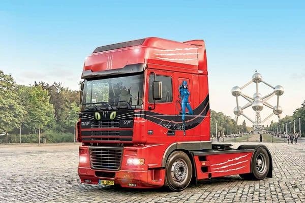 1:24 DAF XF 95 ”Super Space Cab”