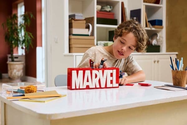 LEGO Super Heroes Marvel 76313 MARVEL logotyp och minifigurer