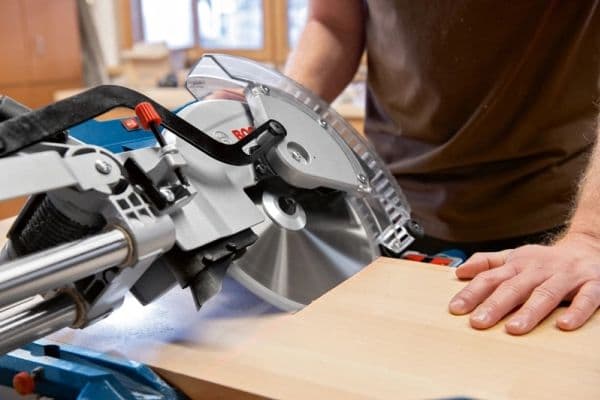 Bosch kap-/geringsåg GCM 305-254 D