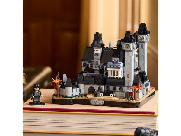 LEGO Wednesday 76788 Nevermore Academy