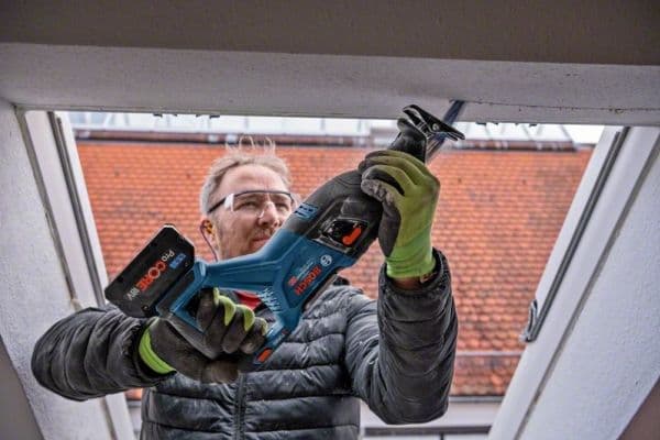 Bosch BAJONETSAV GSA 18V-28 SOLO L-BOXX