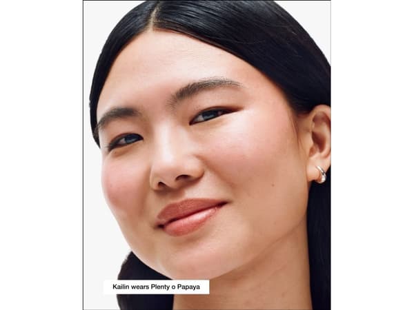 Clinique Chubby Cheek Powerful Papaya 05