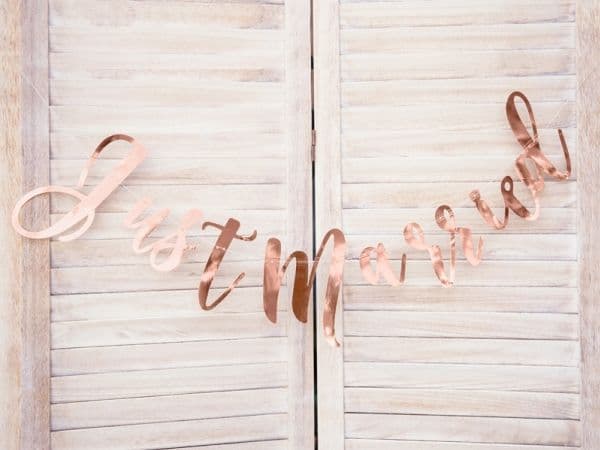 Just Married-banner i roséguld