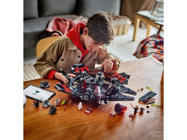 LEGO Star Wars 75389 Dark Falcon