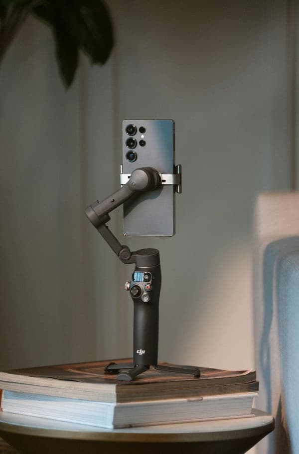 DJI Osmo Mobile 8 - Kädessäpidettävä vakaaja