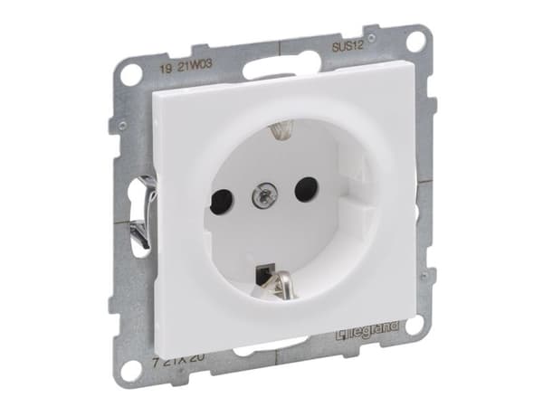 Legrand Socket Auto Terminals Shuttered White