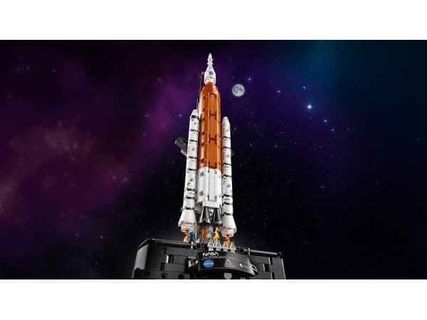 LEGO Technic 42221 NASA Artemis SLS-rakett