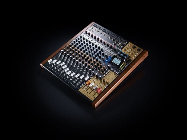 Tascam MODEL 16, 16 kanaler, Bluetooth, 40 W, Sort, Gull, Tre