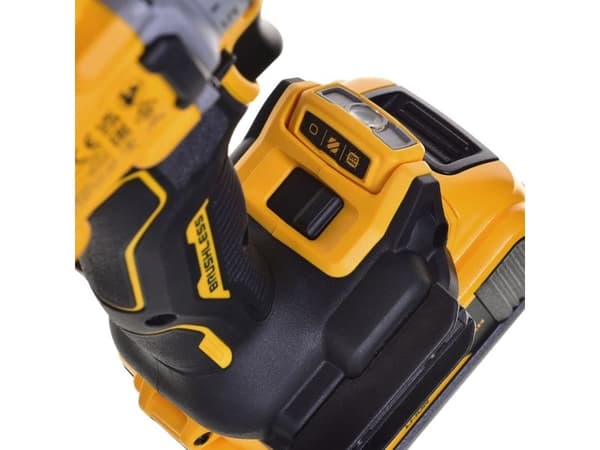 DEWALT 18V skruvdragare DCD800E1T