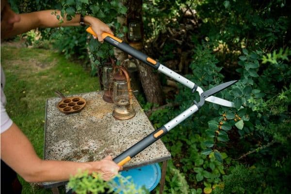 Fiskars SmartFit HS86 - Häcksaxar - 67.5 - 92.5 cm - teleskopisk