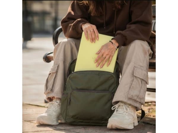 Tech-Protect softshell-fodral MacBook NEO 13 2026 matt citrus