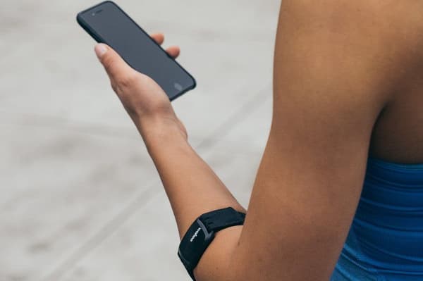 Wahoo TICKR FIT optisk pulsmåler
