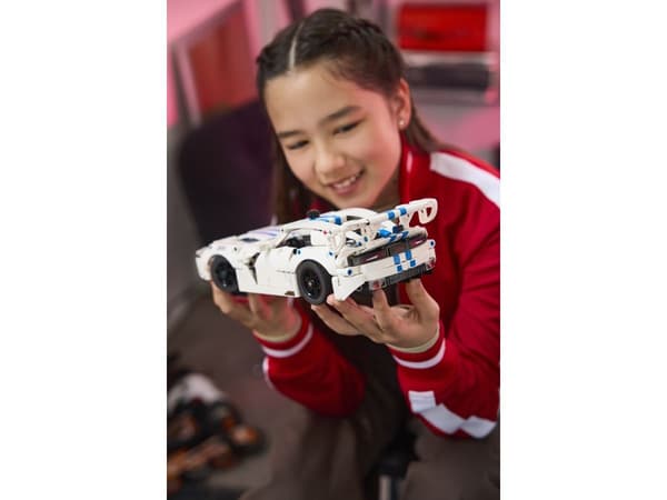 LEGO Technic 42234 Dodge Viper GTS-R ‑urheiluauto