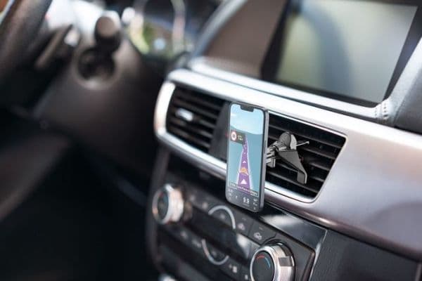 Holder Cellular Line Touch Fit, for bilvifte, med magnet