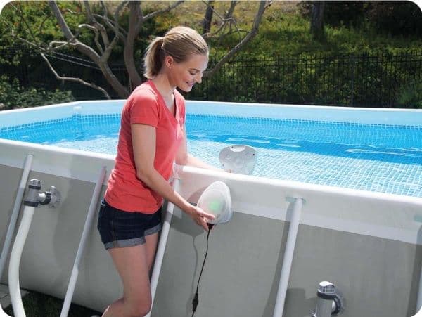 BASSENGTILBEHØR - INTEX MAGNETIC LED POOL-WALL LIGHT 230V