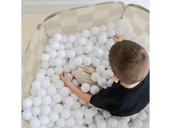 3 Sprouts lekbasin med bollar, schackbräde beige