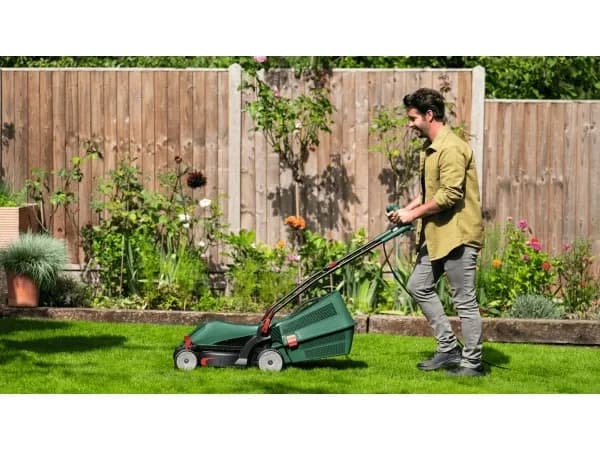 Bosch UniversalRotak 37-555 Trimmer