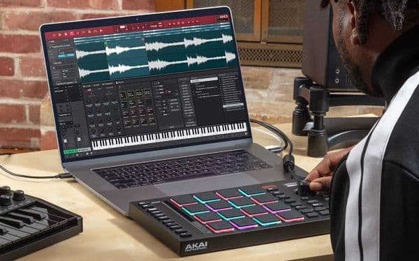 Akai MPC Studio MK2, Sort, LCD, DC, 305 mm, 171 mm, 37 mm