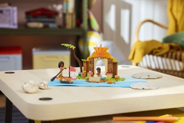 LEGO Disney 43282 Byhus och båt