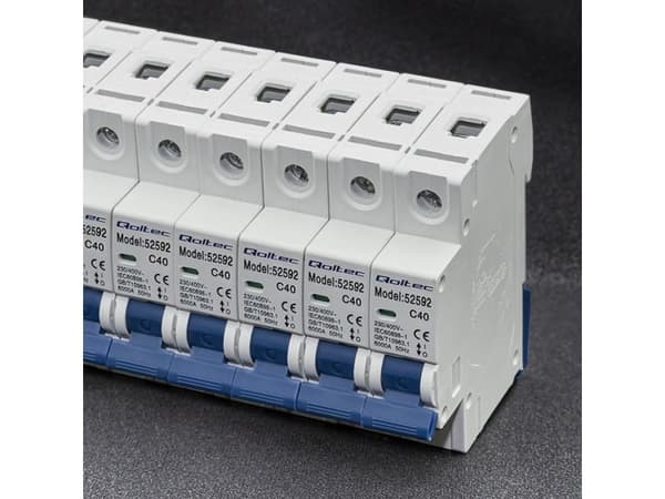 Qoltec C40, Dvärgbrytare, IP20