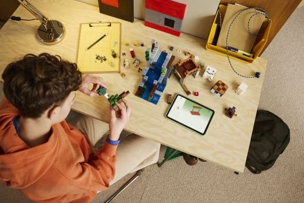 LEGO Minecraft 21597 Gaststation