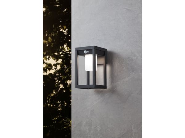 EGLO MARTANO solcelle vegglampe m/ sensor 340 lm 2000 mAh sort