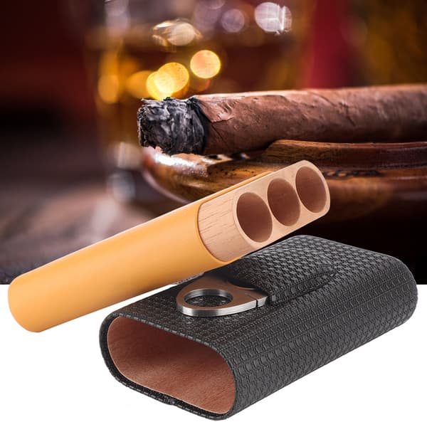 Cigarrejsetui i læder og cedertræ med 3 rør og cigarklipper