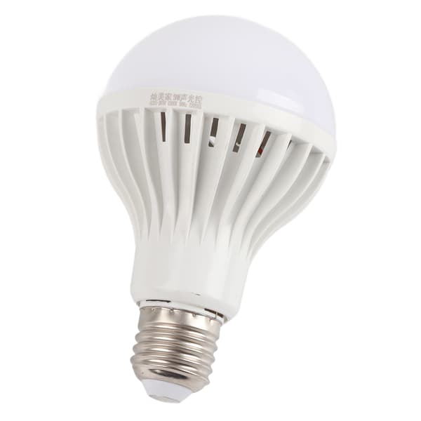 220V Lydaktiverede E27 LED-pærer Stemmestyring Automatisk Tænd/Sluk Natlyssensorlamper