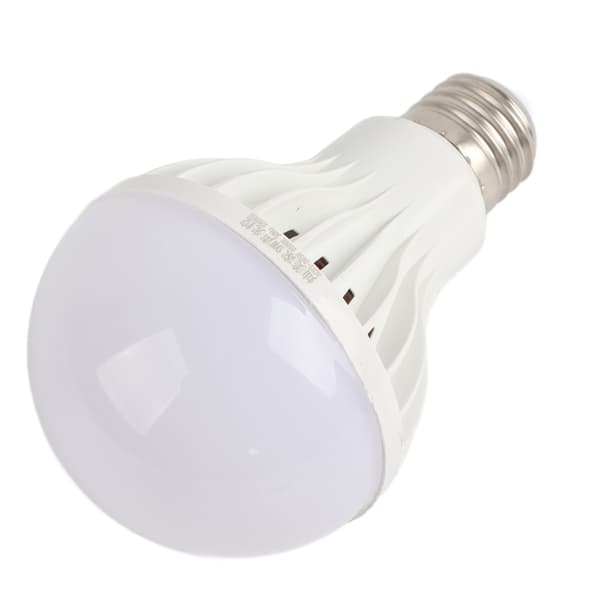 220V Lydaktiverede E27 LED-pærer Stemmestyring Automatisk Tænd/Sluk Natlyssensorlamper
