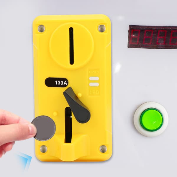 Jämförande myntväljare med CPU och LED-ljus, fällbart lock för spelmaskin, gul