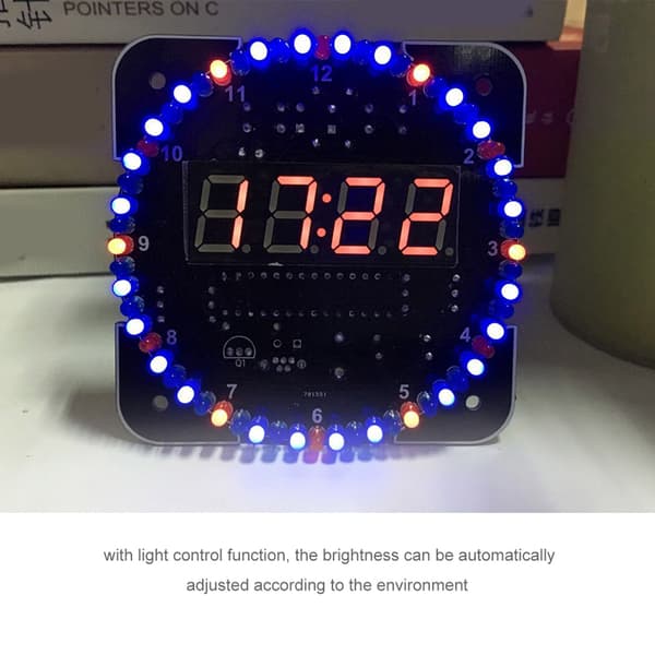 Selvbygget LED Digitalt Ur-sæt med Roterende Lyssensor & Termometer - Blå, USB-drevet