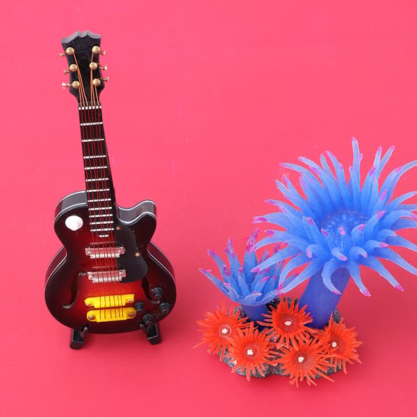 Miniatyr Tilia Hantverksgitarrform Elgitarr Instrumentmodell med Presentförpackning
