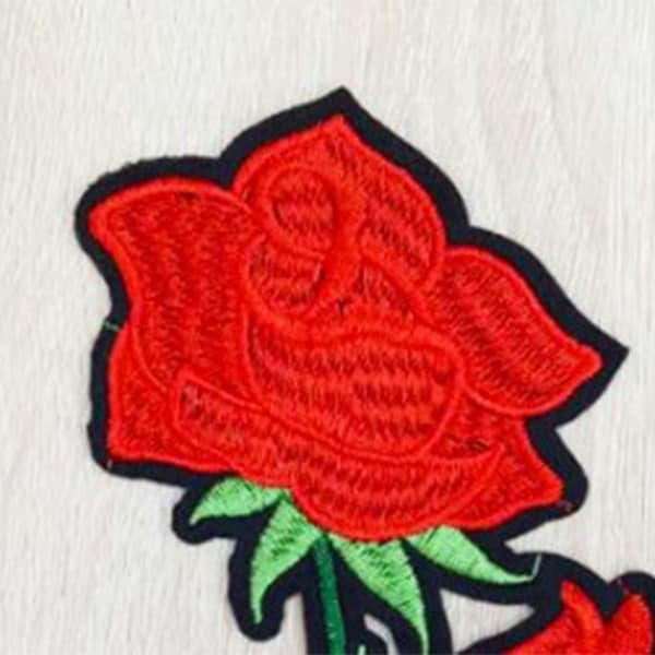 Röd Ros Broderad Patch Söt High End Utsökt Blommig Strykjärn På Patch för Jackor Kläder Skjortor Hattar Dekoration