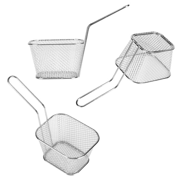 Små guldfarvede metalkurve til servering af chips, friturekoger
