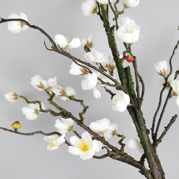 Kunstige blomster til indendørs dekoration