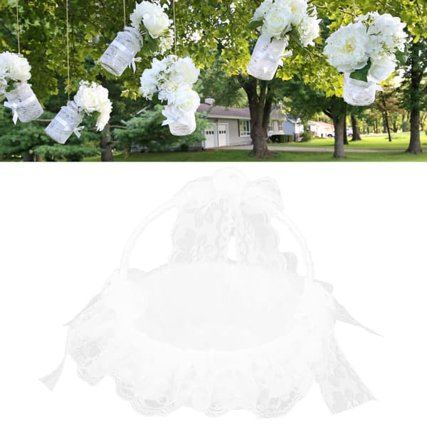 Bröllopsblomkorg med vit spets, söt, lätt och chic för ceremoni