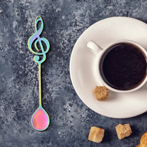 Dessertskefuld i rustfrit stål med musiknote til kaffe og omrøring (farverig)