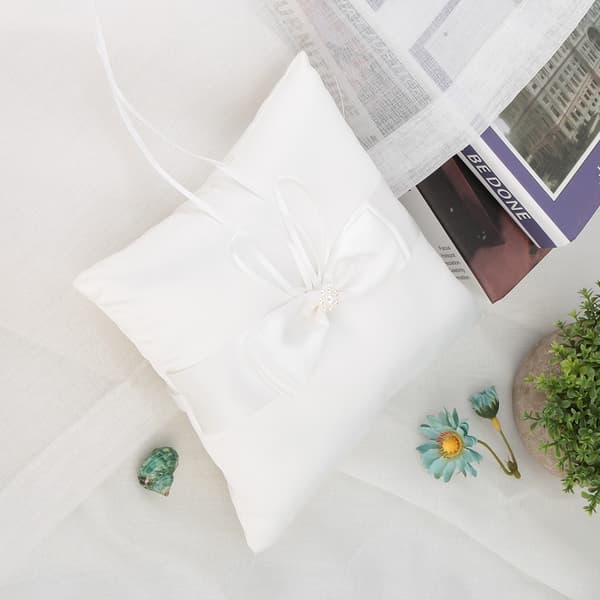 Vit satin rosett ringbärare kudde hållare bröllopsring kudde med simuleringspärla 20*20cm