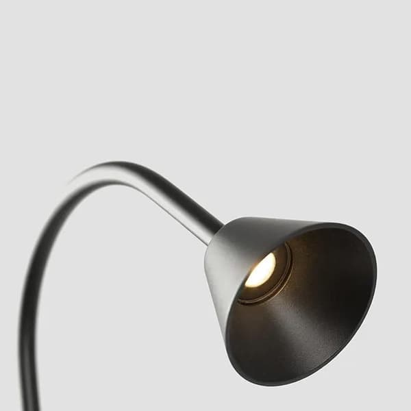 Sort lampe på stang LILY 75620-2