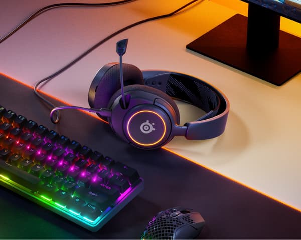 Pelikuulokkeet mikrofonilla SteelSeries Arctis Nova 3